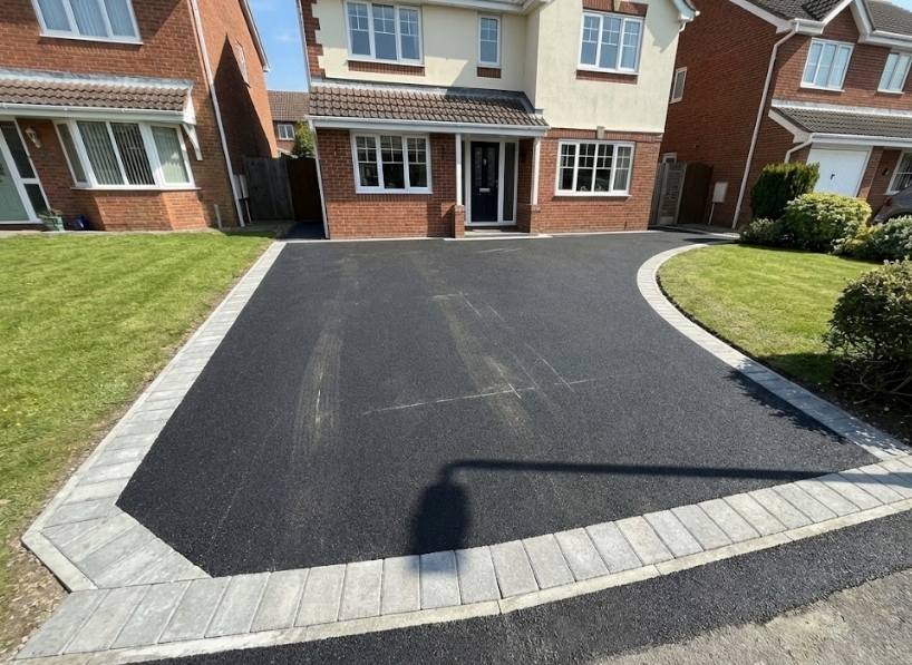Comparing Tarmac Against Other Driveway Surface Materials and Installation Options