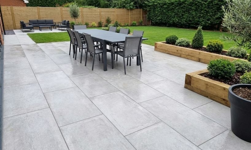 Porcelain Patio Design Options for Modern Garden Retreats & Traditional Outdoor Spaces